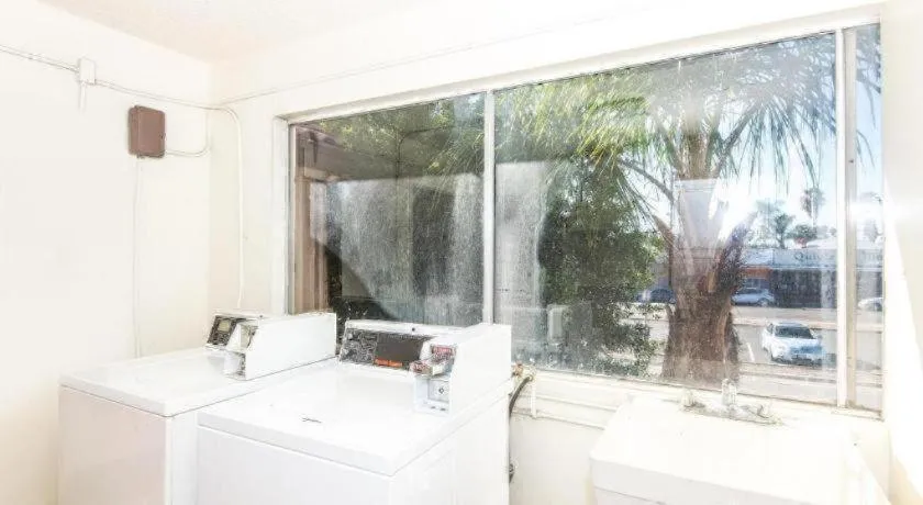 Sea Rock Inn - Los Angeles