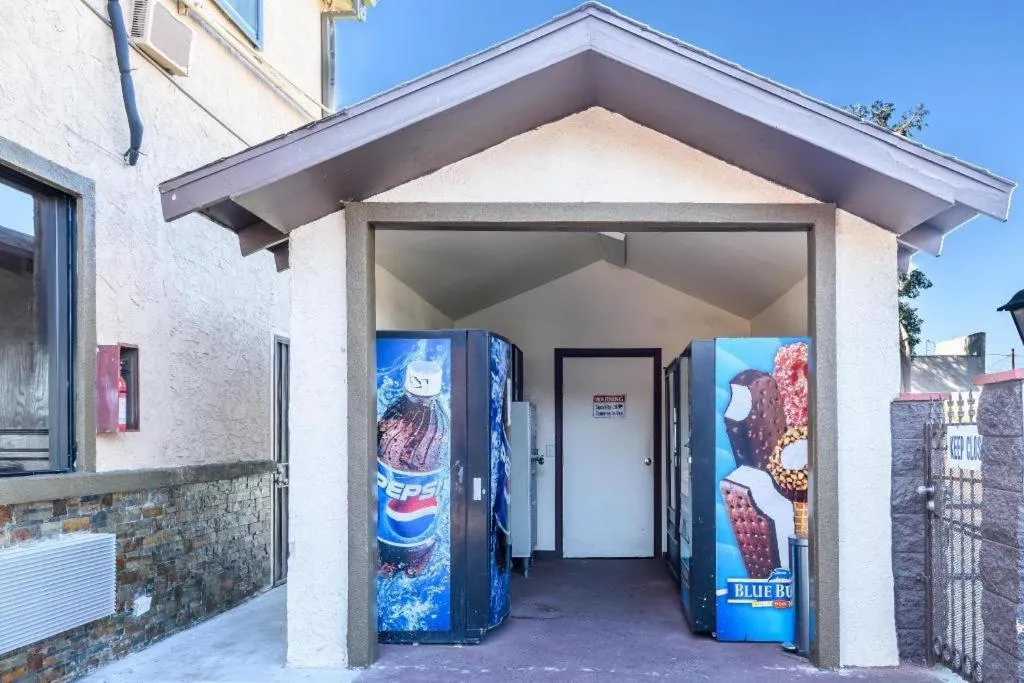 Sea Rock Inn - Los Angeles