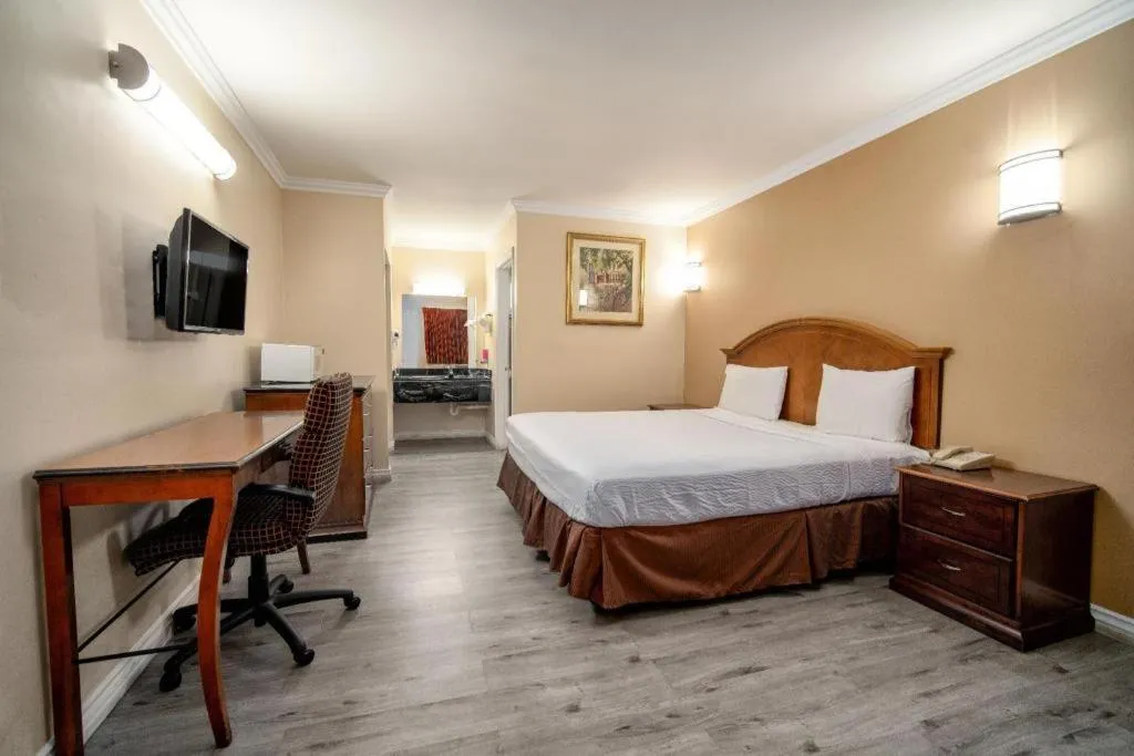 Bed in Sea Rock Inn - Los Angeles