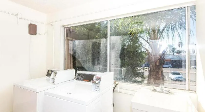 Sea Rock Inn - Los Angeles