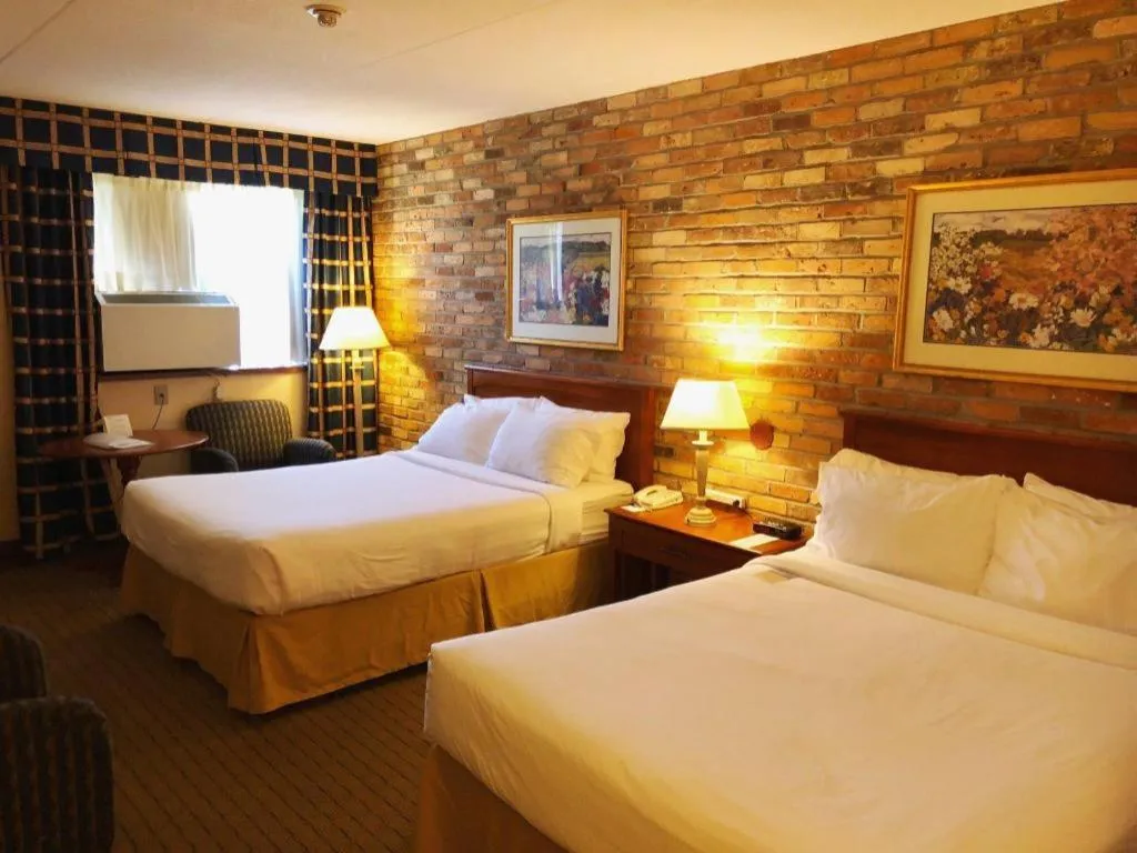 Bed in Holiday Inn Express Toronto East - Scarborough By IHG