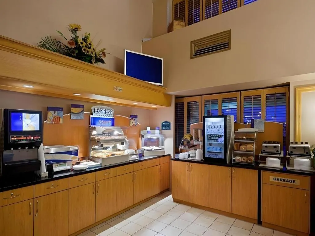 Holiday Inn Express Toronto East - Scarborough By IHG