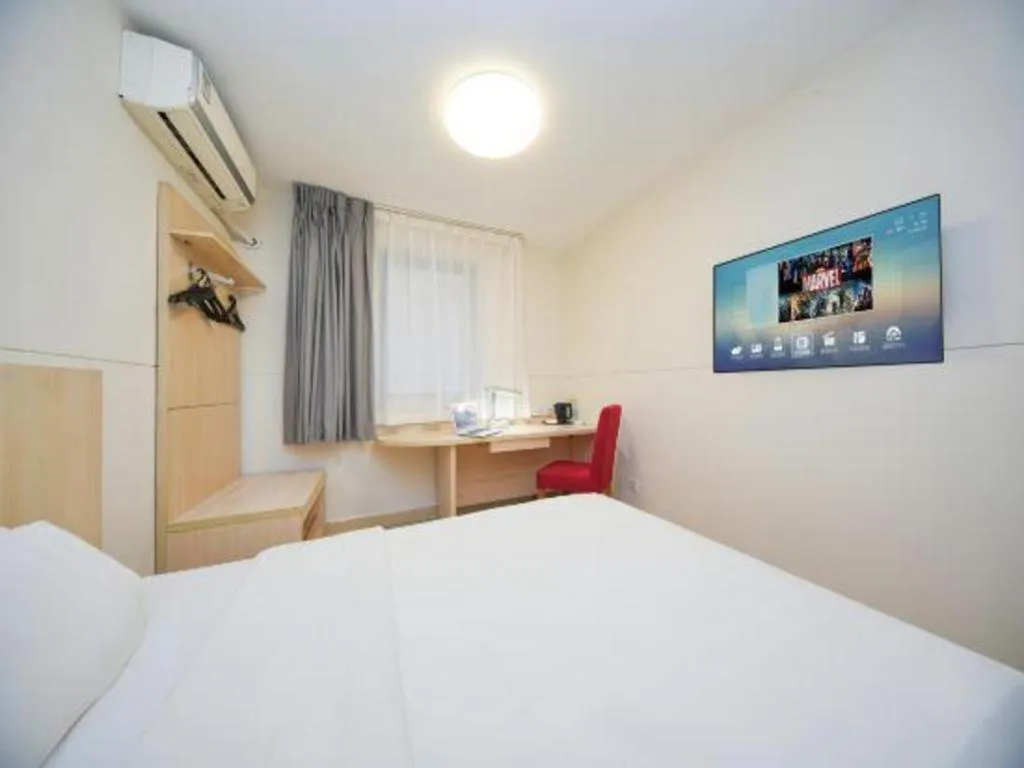 Bed in Jinjiang Inn Qingdao Hangzhou Rd.