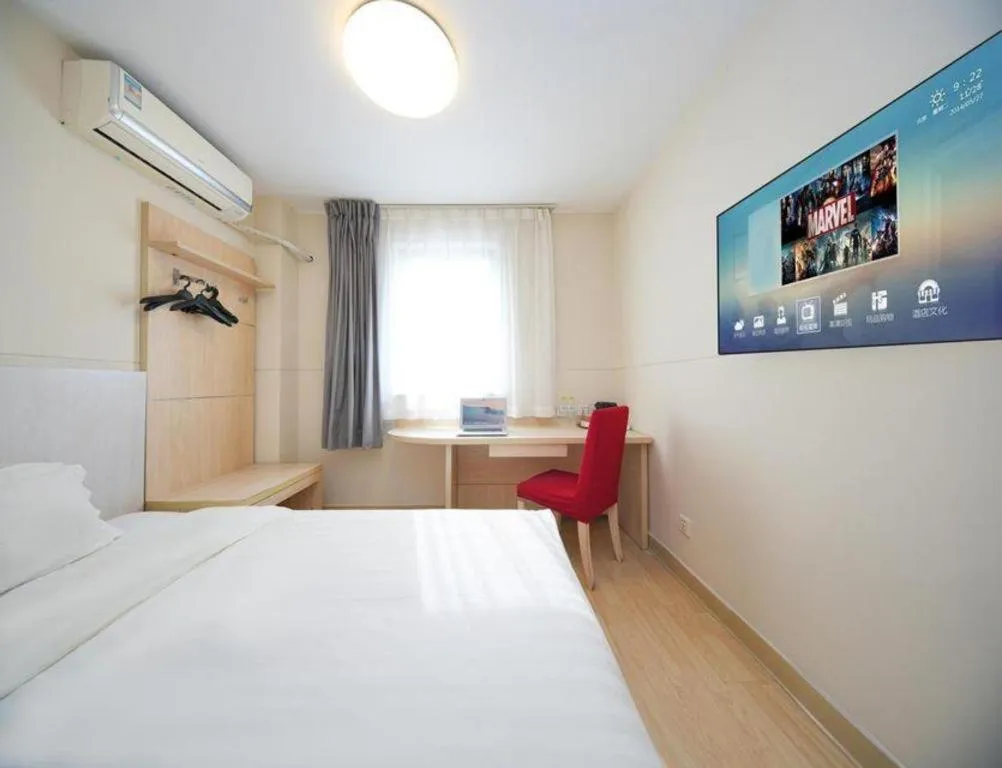 Bed in Jinjiang Inn Qingdao Hangzhou Rd.