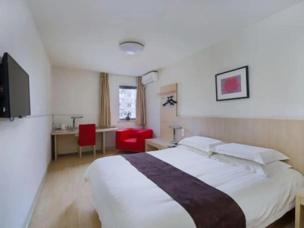 Bed in Jinjiang Inn Qingdao Hangzhou Rd.