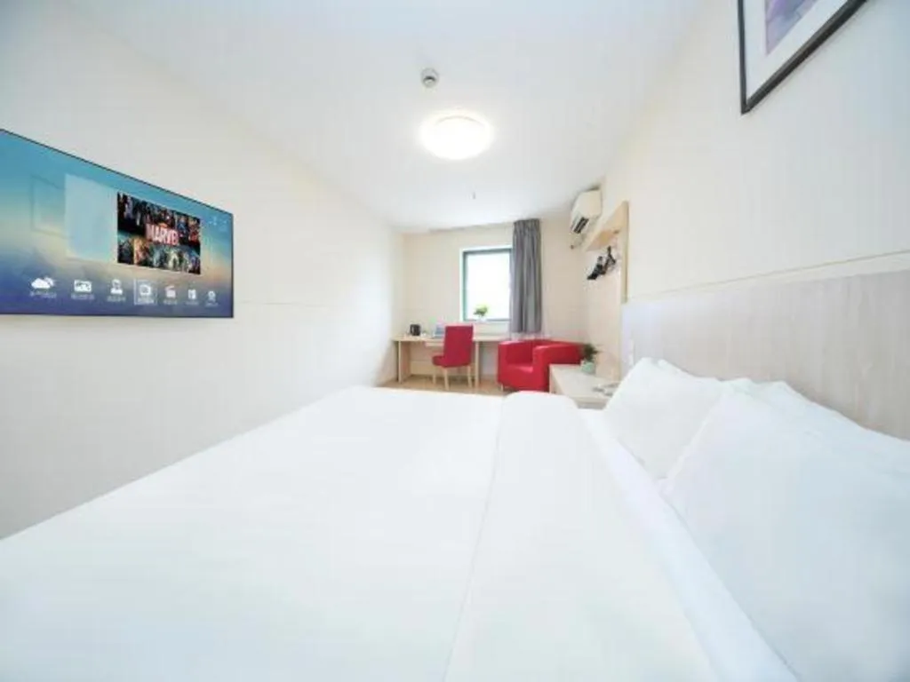 Bed in Jinjiang Inn Qingdao Hangzhou Rd.