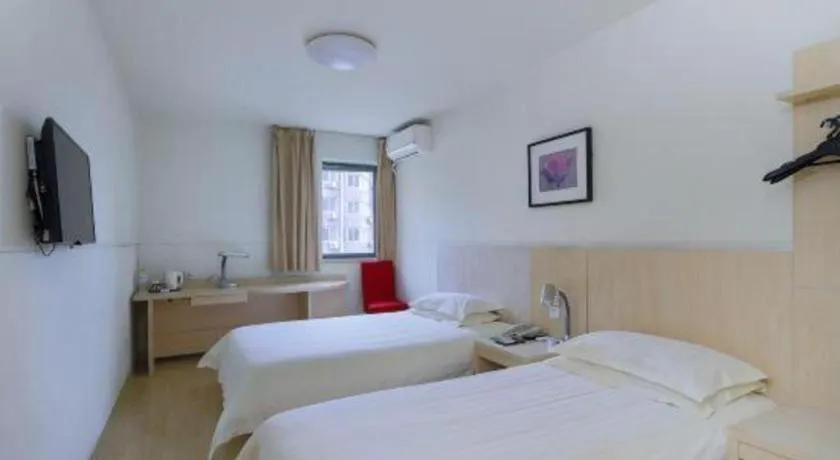 Bed in Jinjiang Inn Qingdao Hangzhou Rd.