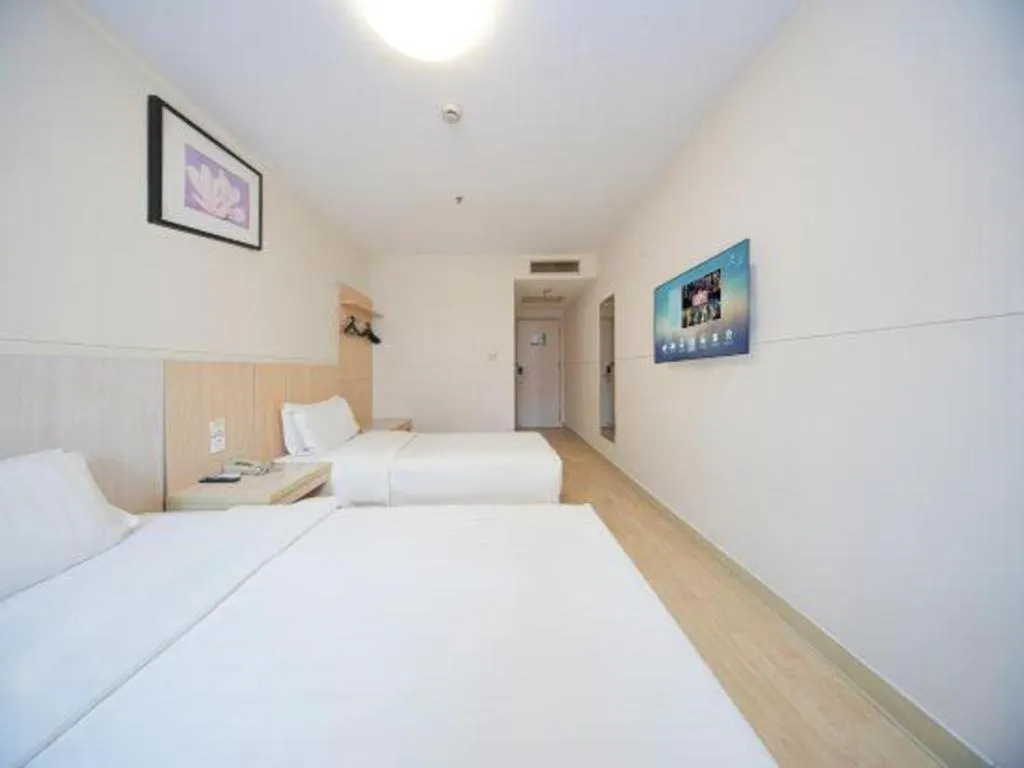 Bed in Jinjiang Inn Qingdao Hangzhou Rd.