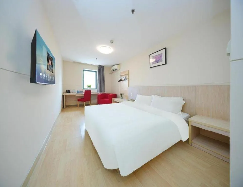 Bed in Jinjiang Inn Qingdao Hangzhou Rd.