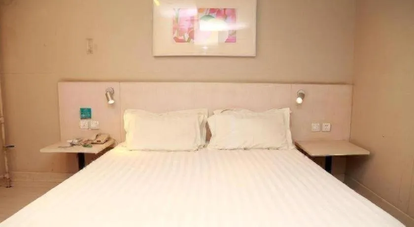 Bed in Jinjiang Inn Tianjin Station Jinwan Square