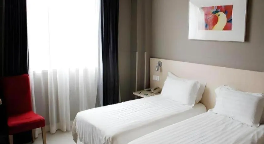 Bed in Jinjiang Inn Chengdu Kuanzhai Alley Jinxianqiao