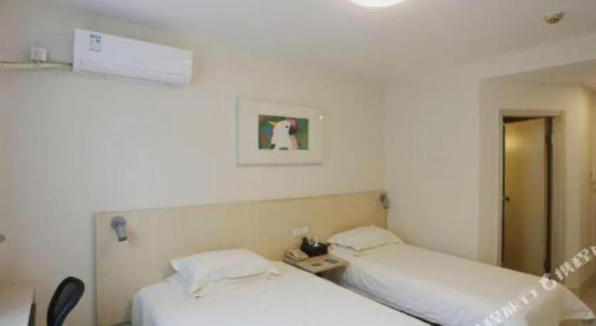 Bed in Jinjiang Inn Chengdu Kuanzhai Alley Jinxianqiao