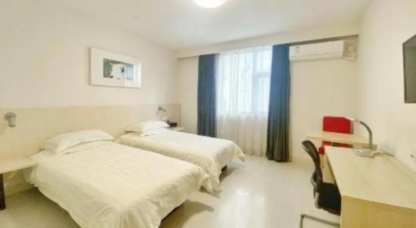 Bed in Jinjiang Inn Chengdu Kuanzhai Alley Jinxianqiao