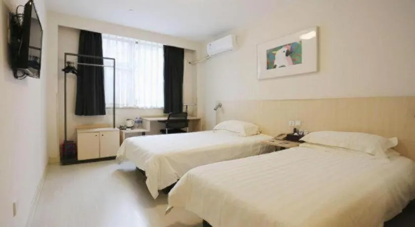 Bed in Jinjiang Inn Chengdu Kuanzhai Alley Jinxianqiao