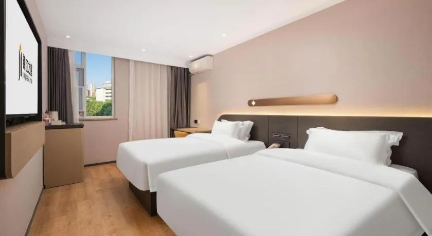 Bed in Jinjiang Inn Wuhan Hanjiang Road Metro Station Jiangtan Pedestrian Street