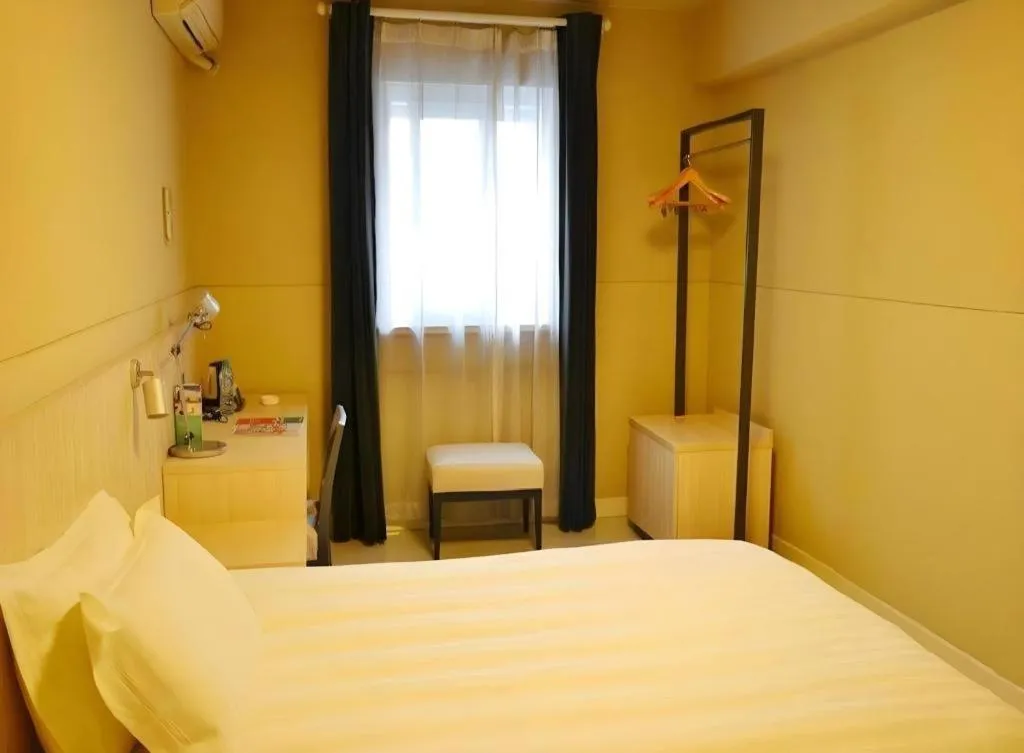 Bed in Jinjiang Inn Wuhan Hanjiang Road Metro Station Jiangtan Pedestrian Street