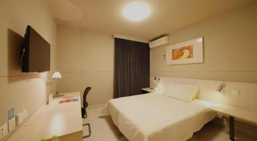 Bed in Jinjiang Inn Wuhan Hanjiang Road Metro Station Jiangtan Pedestrian Street