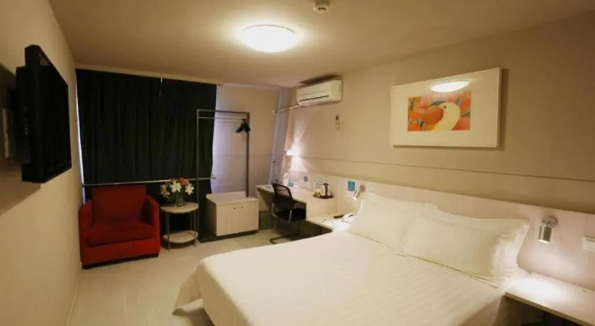 Bed in Jinjiang Inn Wuhan Hanjiang Road Metro Station Jiangtan Pedestrian Street