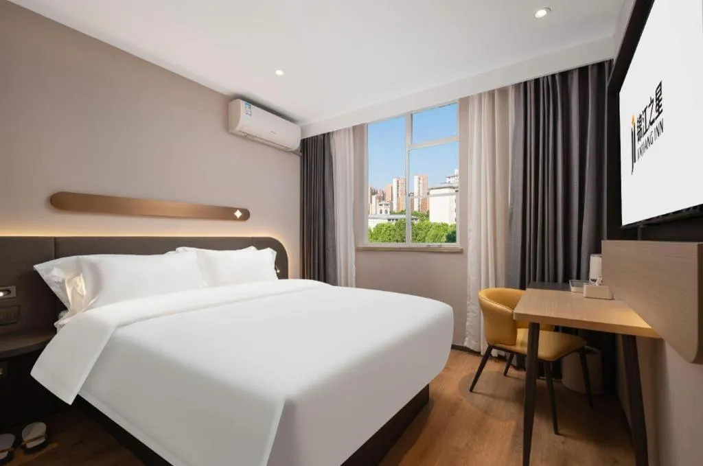 Bed in Jinjiang Inn Wuhan Hanjiang Road Metro Station Jiangtan Pedestrian Street
