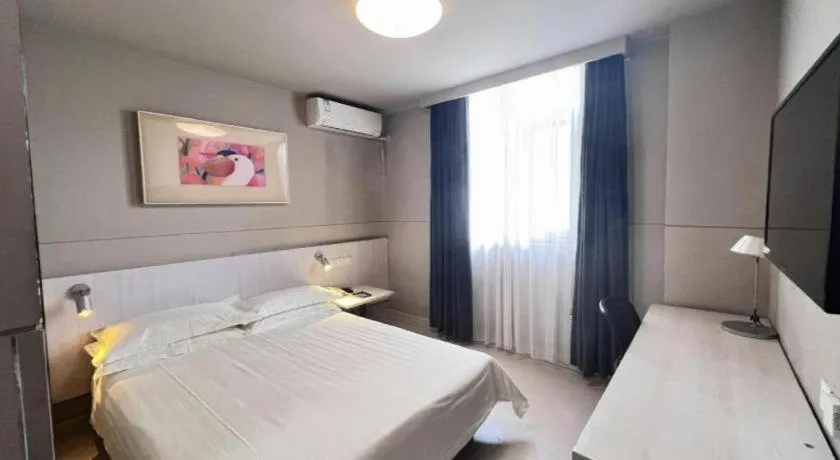 Bed in Jinjiang Inn Wuhan Hanjiang Road Metro Station Jiangtan Pedestrian Street