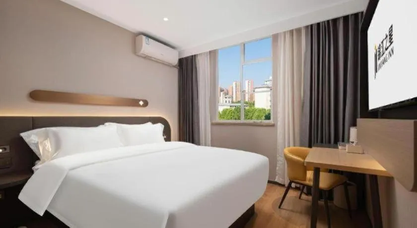 Bed in Jinjiang Inn Wuhan Hanjiang Road Metro Station Jiangtan Pedestrian Street