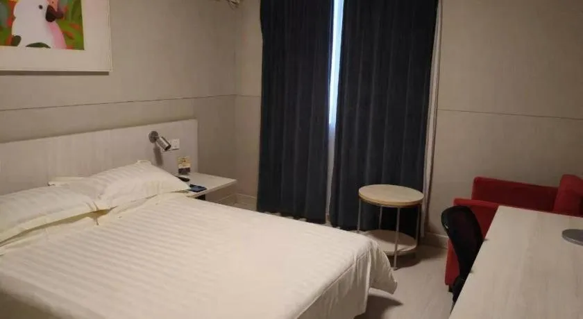 Bed in Jinjiang Inn Wuhan Hanjiang Road Metro Station Jiangtan Pedestrian Street