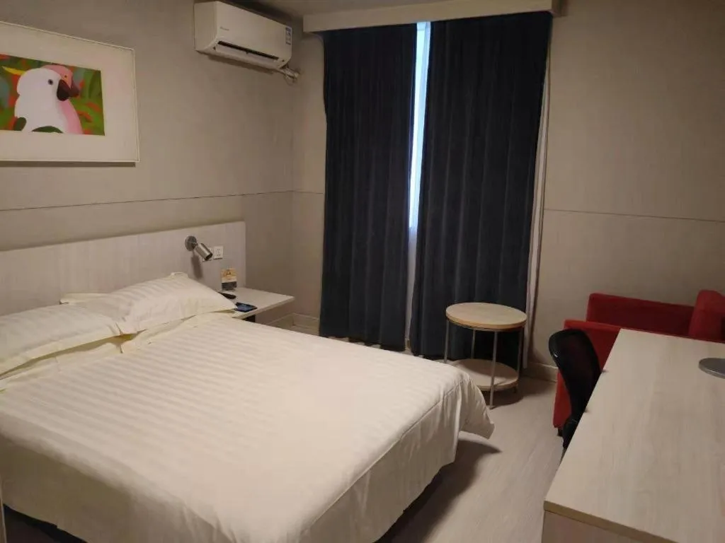 Bed in Jinjiang Inn Wuhan Hanjiang Road Metro Station Jiangtan Pedestrian Street