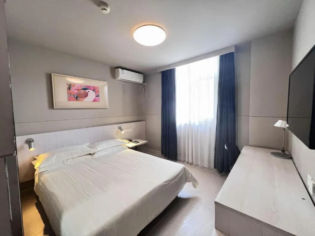 Bed in Jinjiang Inn Wuhan Hanjiang Road Metro Station Jiangtan Pedestrian Street