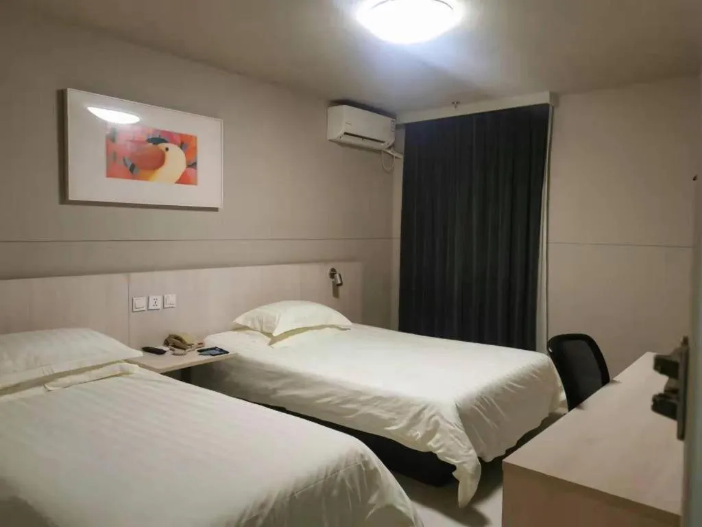 Bed in Jinjiang Inn Wuhan Hanjiang Road Metro Station Jiangtan Pedestrian Street