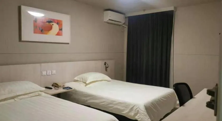 Bed in Jinjiang Inn Wuhan Hanjiang Road Metro Station Jiangtan Pedestrian Street
