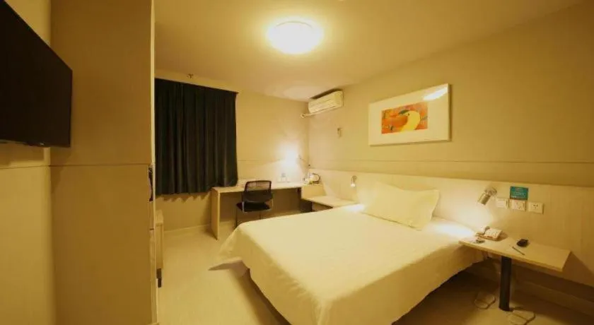 Bed in Jinjiang Inn Wuhan Hanjiang Road Metro Station Jiangtan Pedestrian Street