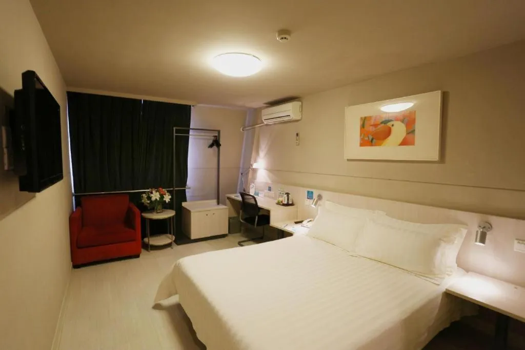 Bed in Jinjiang Inn Wuhan Hanjiang Road Metro Station Jiangtan Pedestrian Street