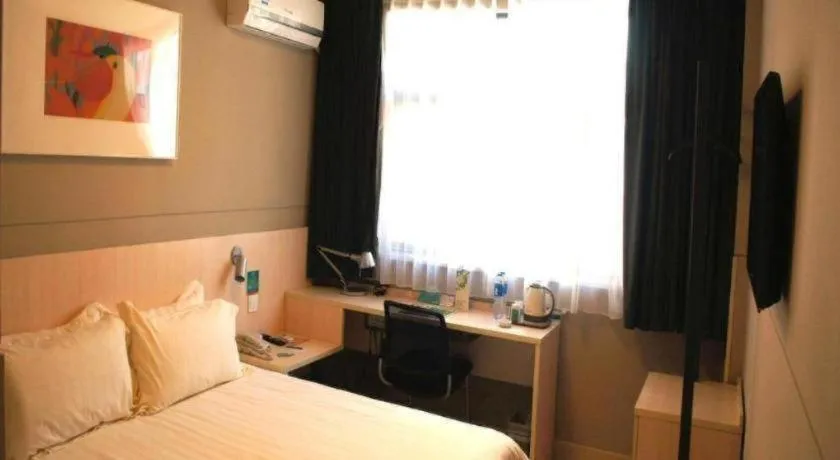Bed in Jinjiang Inn Wuhan Hanjiang Road Metro Station Jiangtan Pedestrian Street