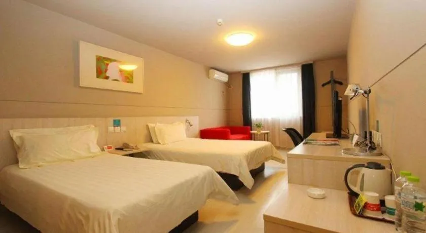 Bed in Jinjiang Inn Wuhan Hanjiang Road Metro Station Jiangtan Pedestrian Street
