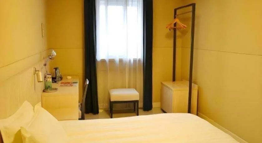 Bed in Jinjiang Inn Wuhan Hanjiang Road Metro Station Jiangtan Pedestrian Street