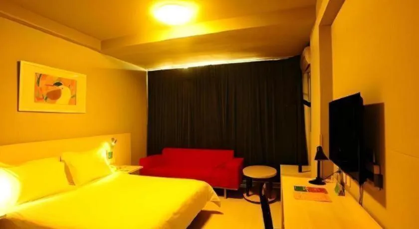 Bed in Jinjiang Inn JiNan Daminghu New Scenic Area Lishan Road