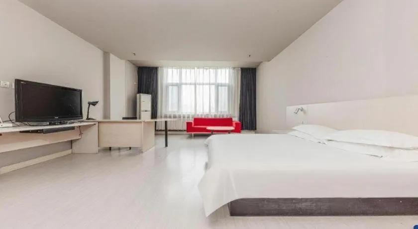 Bed in Jinjiang Inn JiNan Daminghu New Scenic Area Lishan Road