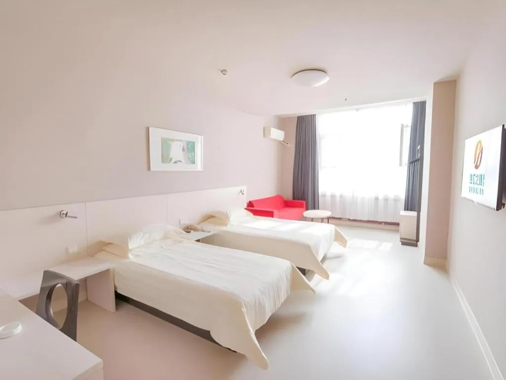 Bed in Jinjiang Inn JiNan Daminghu New Scenic Area Lishan Road