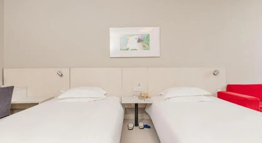 Bed in Jinjiang Inn JiNan Daminghu New Scenic Area Lishan Road