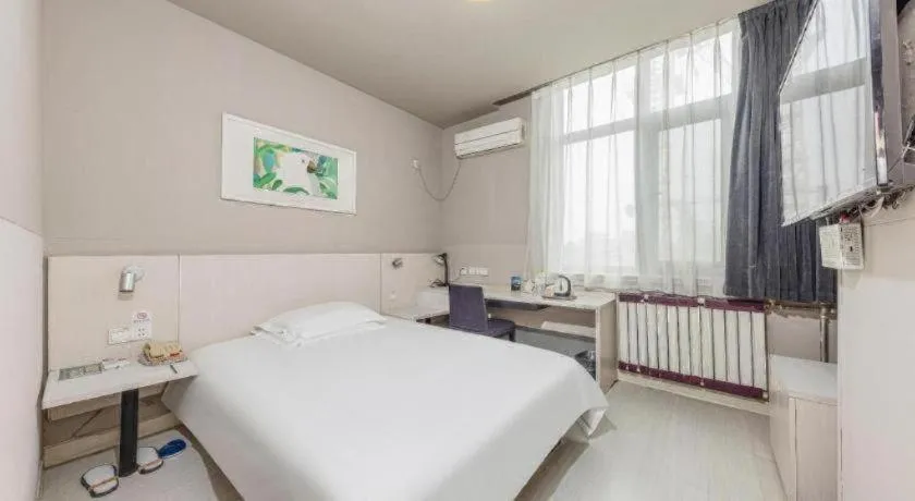 Bed in Jinjiang Inn JiNan Daminghu New Scenic Area Lishan Road