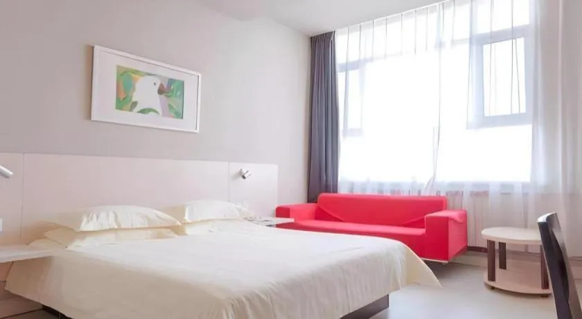 Bed in Jinjiang Inn JiNan Daminghu New Scenic Area Lishan Road