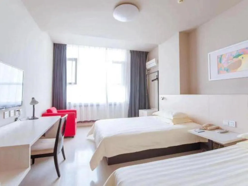 Bed in Jinjiang Inn JiNan Daminghu New Scenic Area Lishan Road
