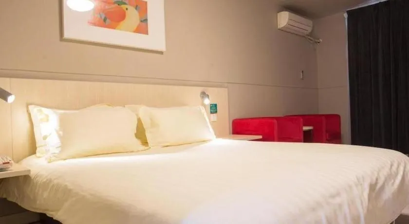 Bed in Jinjiang Inn JiNan Daminghu New Scenic Area Lishan Road