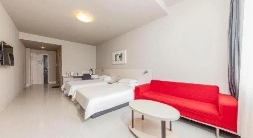 Bed in Jinjiang Inn JiNan Daminghu New Scenic Area Lishan Road