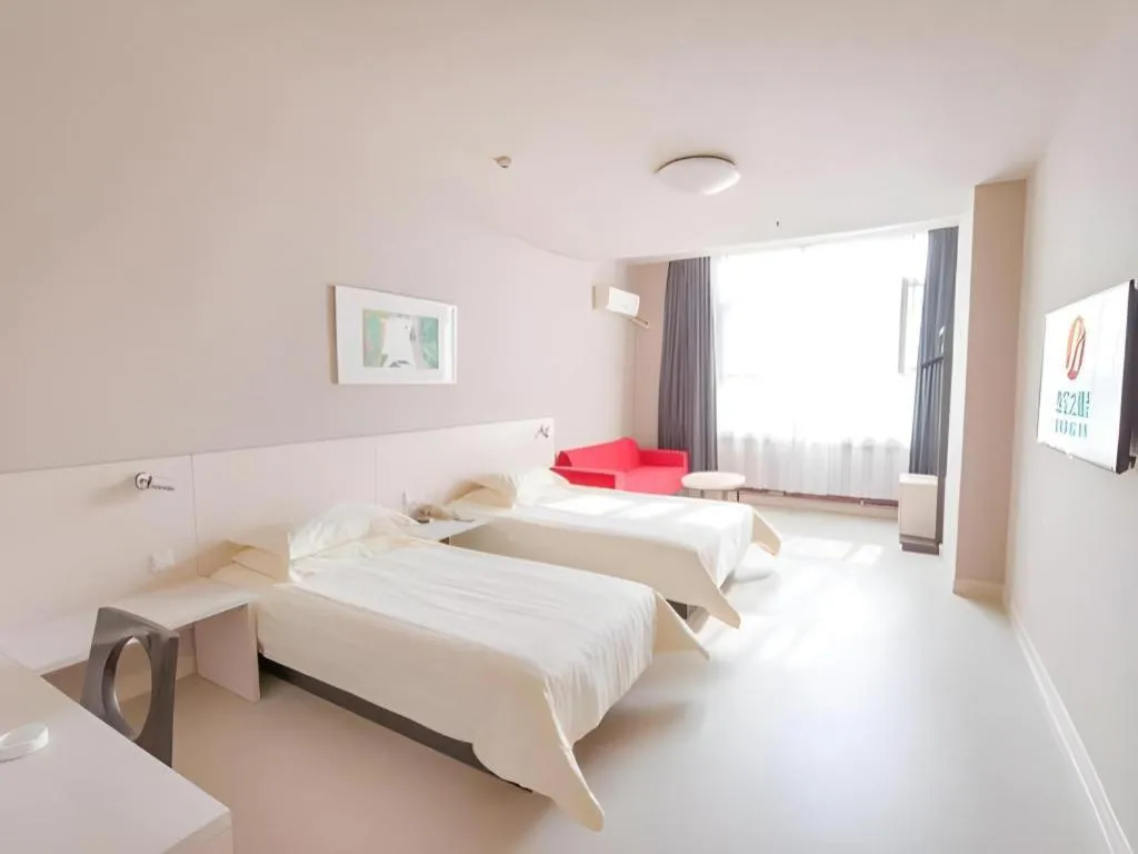 Bed in Jinjiang Inn JiNan Daminghu New Scenic Area Lishan Road