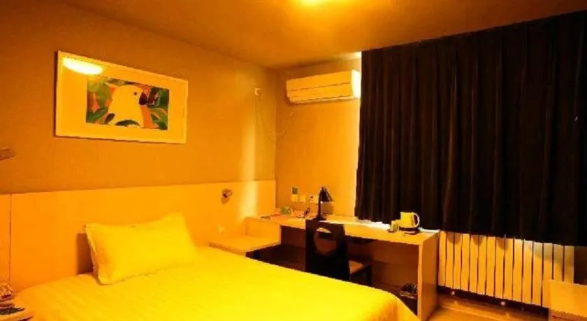 Bed in Jinjiang Inn JiNan Daminghu New Scenic Area Lishan Road