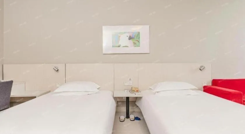 Bed in Jinjiang Inn JiNan Daminghu New Scenic Area Lishan Road