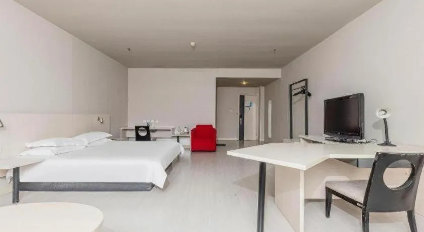 Bed in Jinjiang Inn JiNan Daminghu New Scenic Area Lishan Road