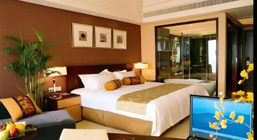 Bed in New Century Hangzhou Grand Hotel