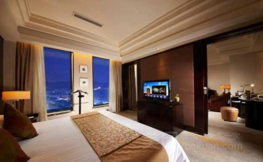 Bed in New Century Hangzhou Grand Hotel